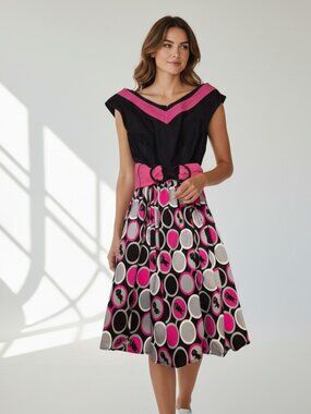 Disney Dress Shop Incredibles Edna Mode Fashion is My Superpower Dress sz M